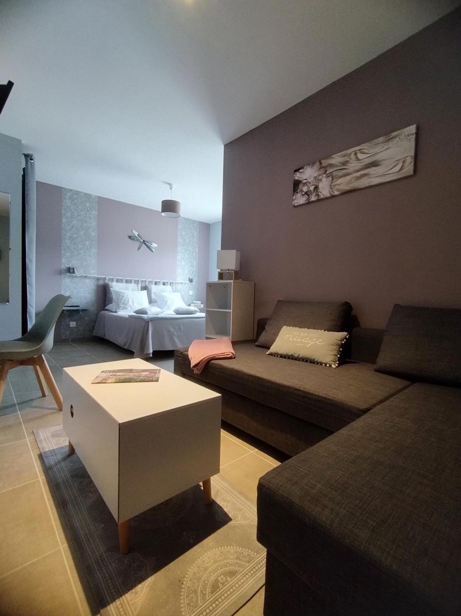 La Sarlamandre, Chambres Et Table D'Hotes Marcillac-Saint-Quentin Ngoại thất bức ảnh