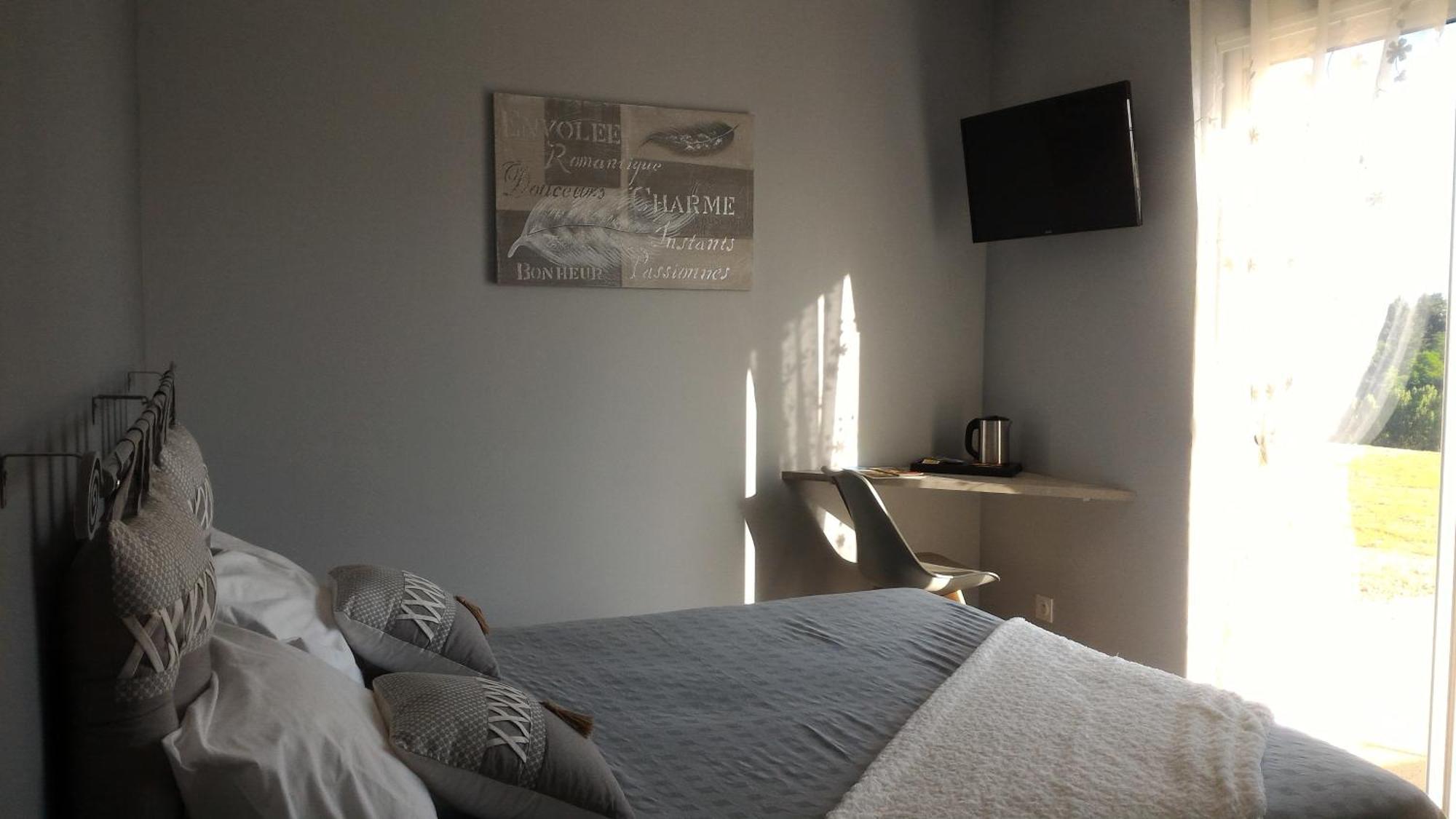 La Sarlamandre, Chambres Et Table D'Hotes Marcillac-Saint-Quentin Ngoại thất bức ảnh